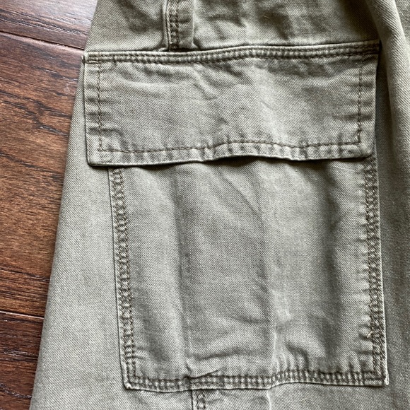 Kids Abercrombie adjustable waist green cargo pants with cinched bottoms - Picture 3 of 6